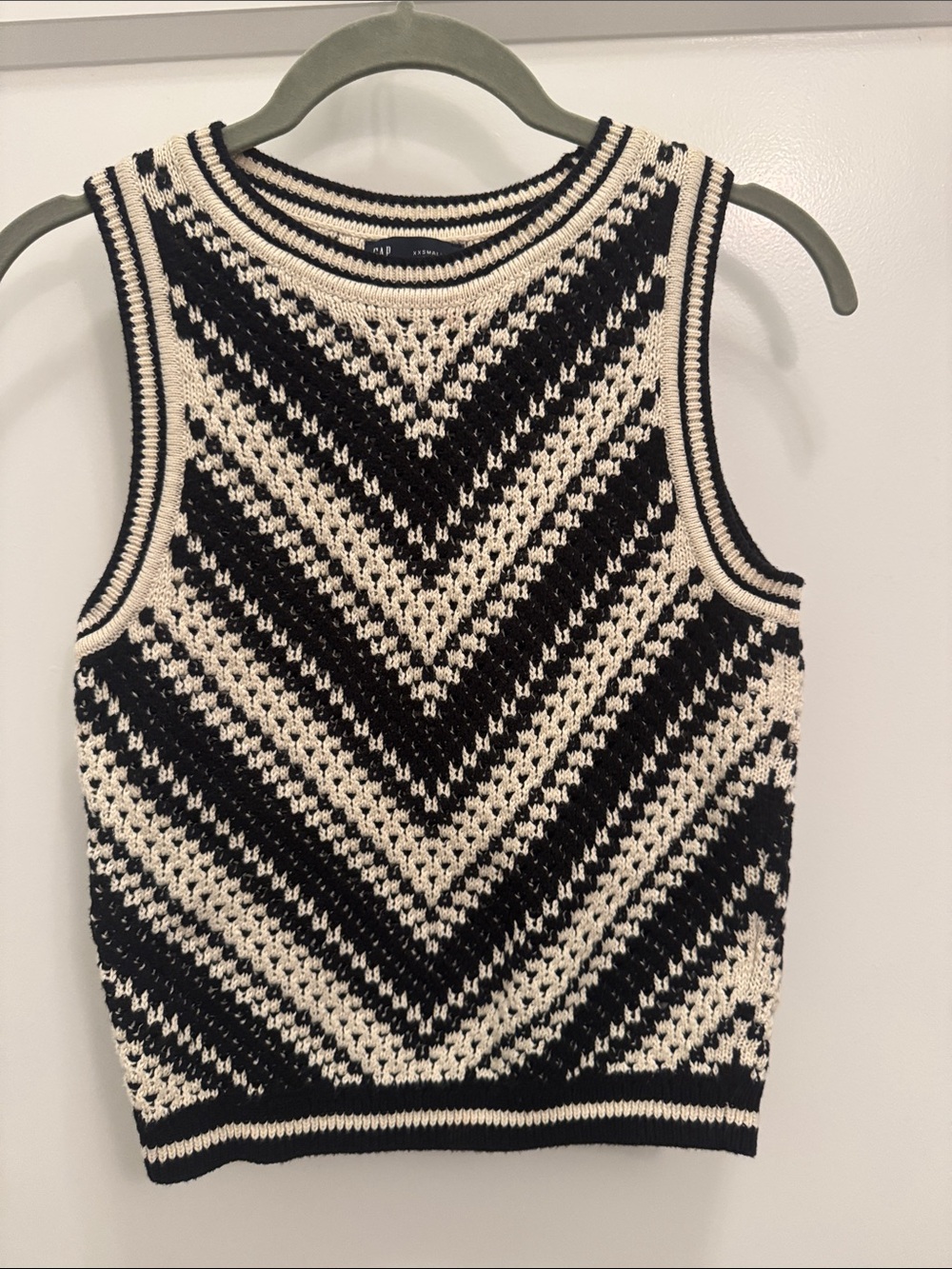 GAP Black and Cream Chevron Knit Tank